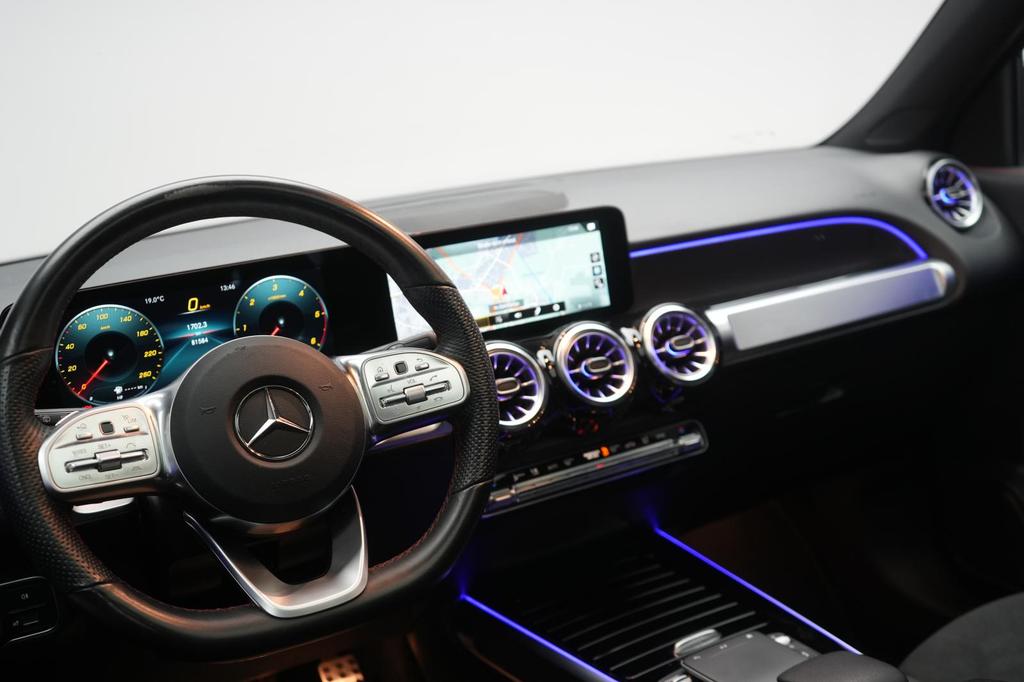 Mercedes-Benz GLB 220