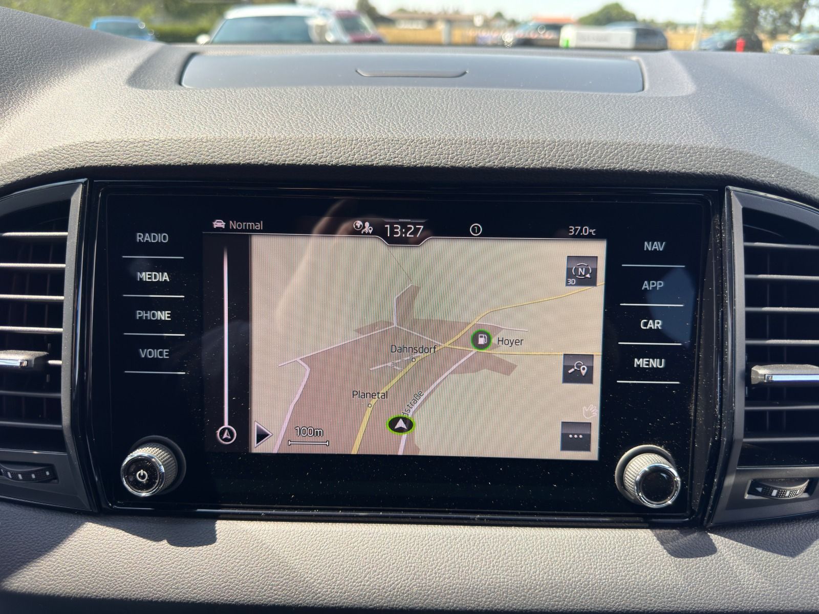 Fahrzeugabbildung SKODA Karoq Sportline 1.5TSI 6-Gang*AHK*RFK*Matrix*eHe