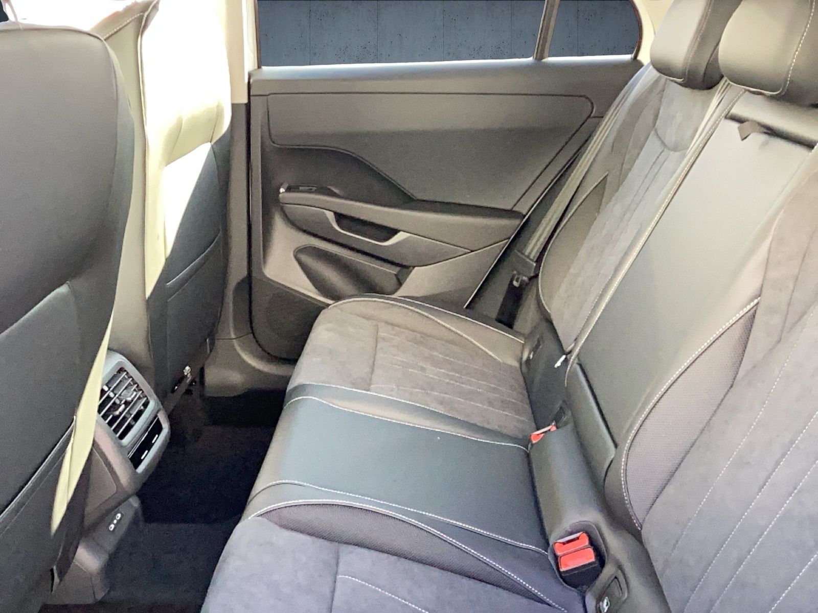 Volkswagen T-Roc - Bild 12
