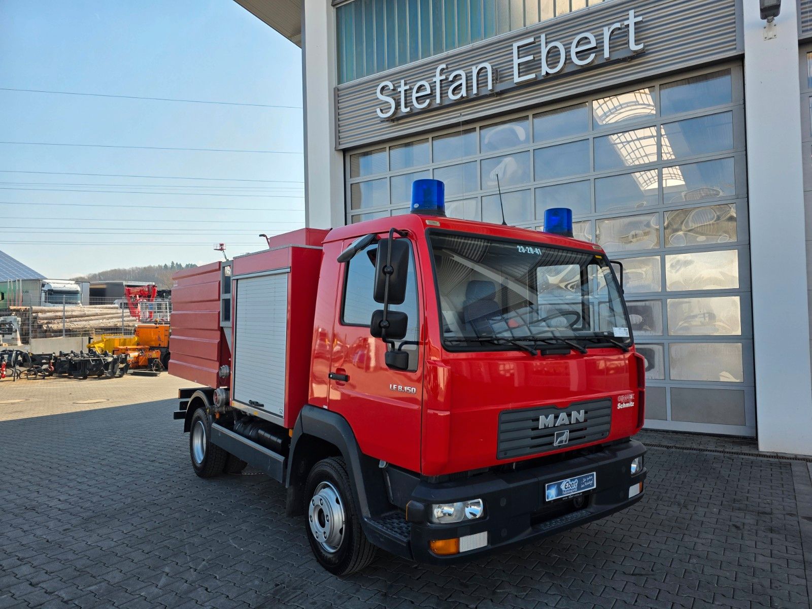 Fahrzeugabbildung MAN LE 8.150 Schaum 2.500 Liter Schmitz SLF 25/25