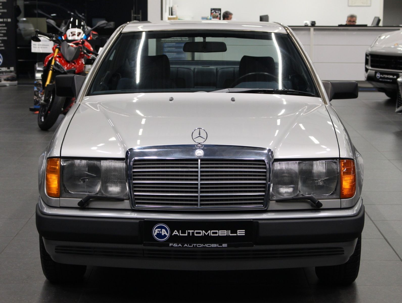 Fahrzeugabbildung Mercedes-Benz 300 CE Coupe Dt.Fzg.+19Tkm+Original Zustand