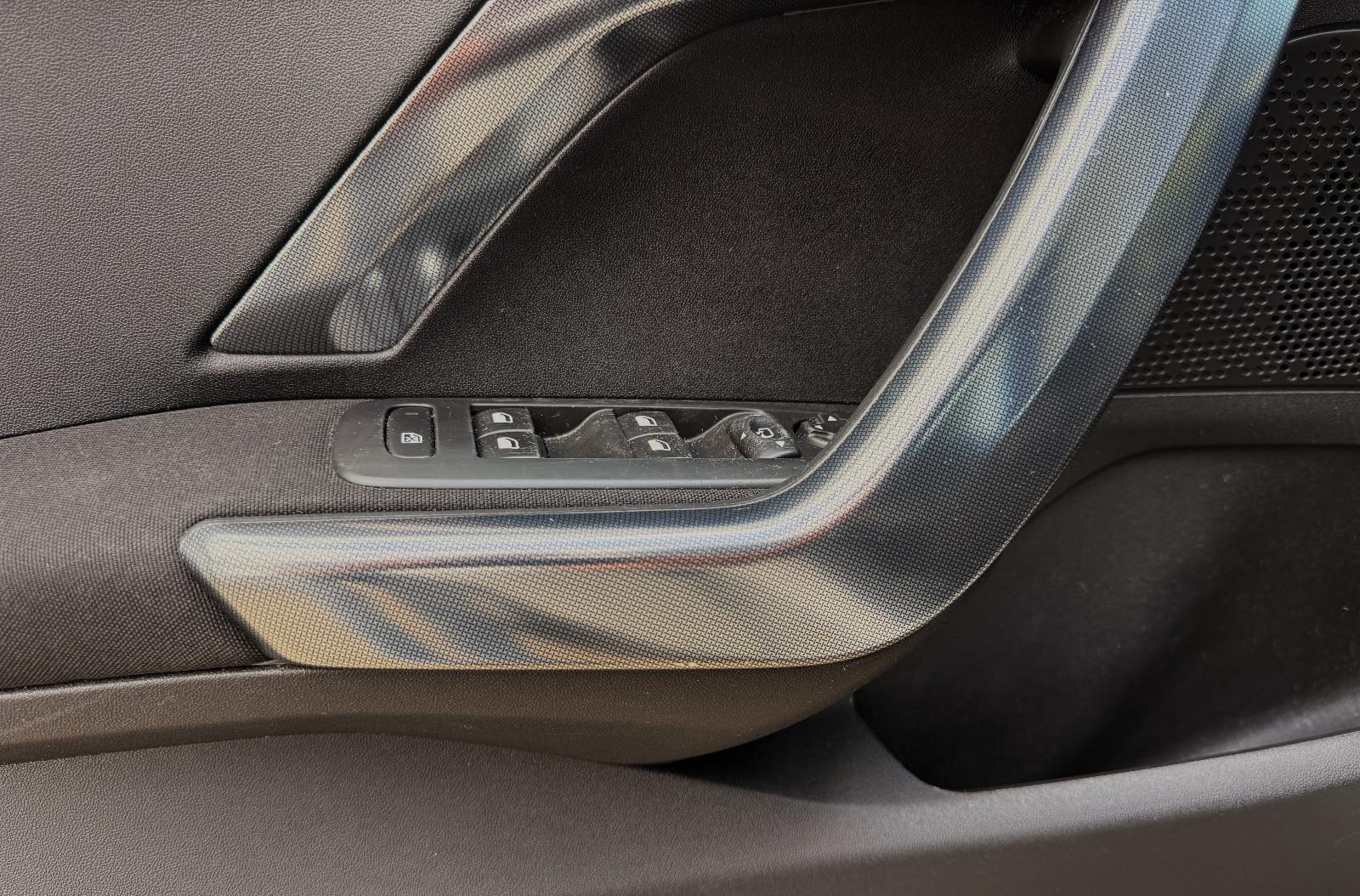 Peugeot 2008 Allure Klimaautomatik, Navi, Panoramadach