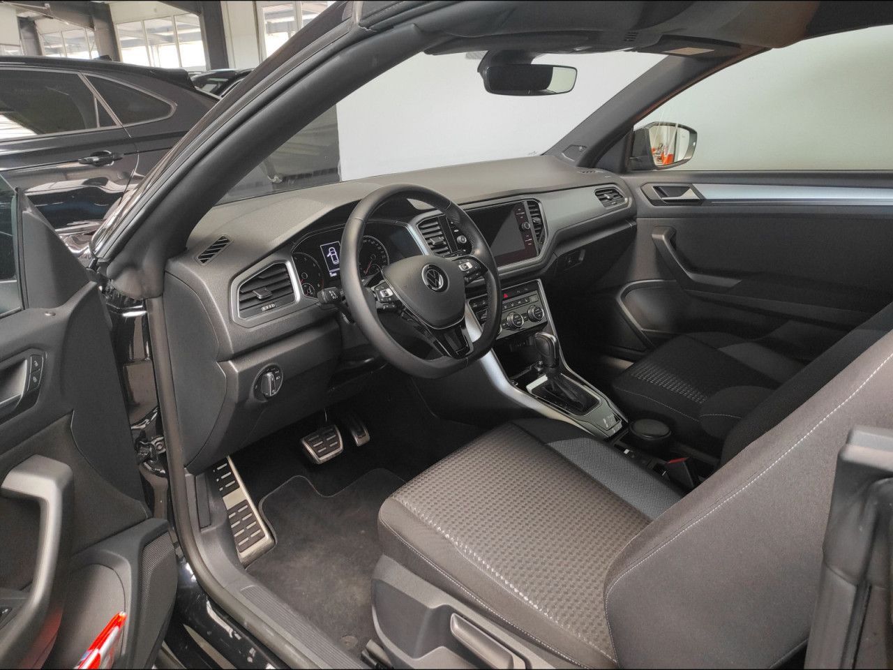 Volkswagen T-Roc Cabriolet ACTIVE 1.5 TSI DSG BEATS-AUDIO foto 5