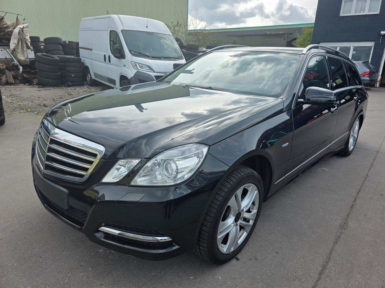Mercedes-Benz E 200 CGI T BlueEFFICIENCY AVANTGARDE Motorschad
