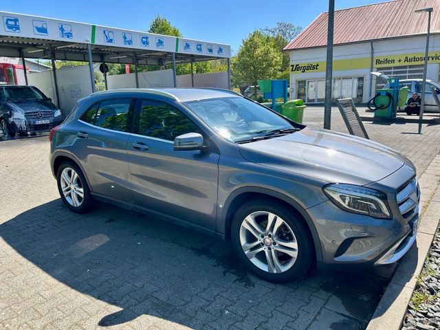 MERCEDES-BENZ GLA 180 Urban | 84tkm | BI-XENON | NAVI | 8-fach