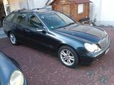 Mercedes-Benz 200 - Mercedes-Benz 200 Oldtimer mit Diesel-Antrieb
