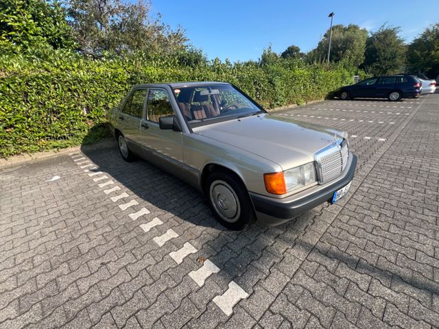 Mercedes-Benz 190  DIESEL - TÜV Neu- Oldtimer - H Zulassung 