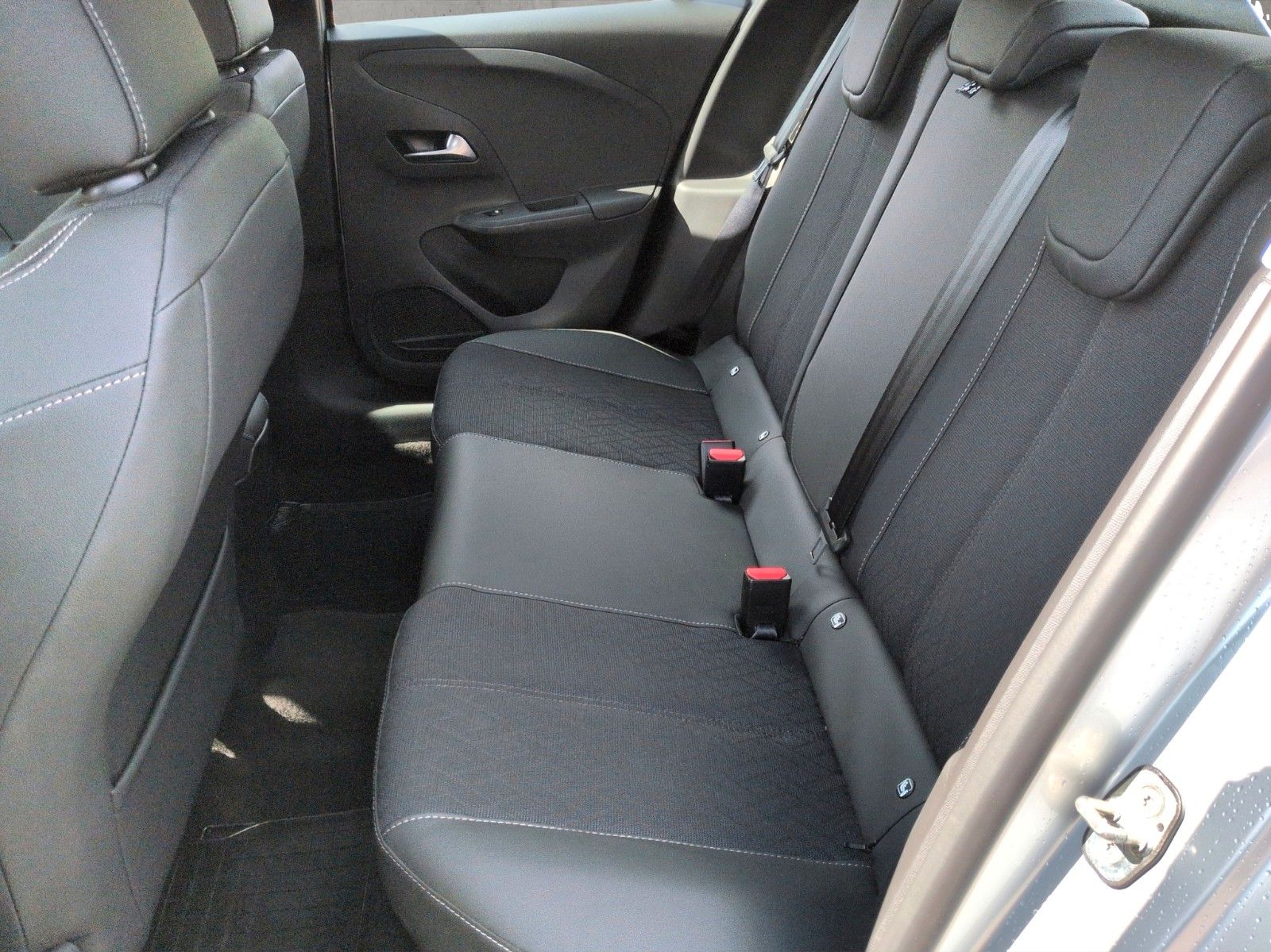 Fahrzeugabbildung Opel Corsa 1.2T Elegance - Kamera h, Sitz-, Lenkradhz