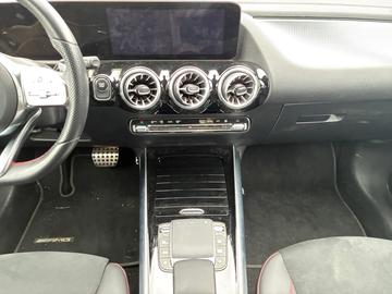 صورة 8 لـ 2023 Mercedes-BENZ EQA