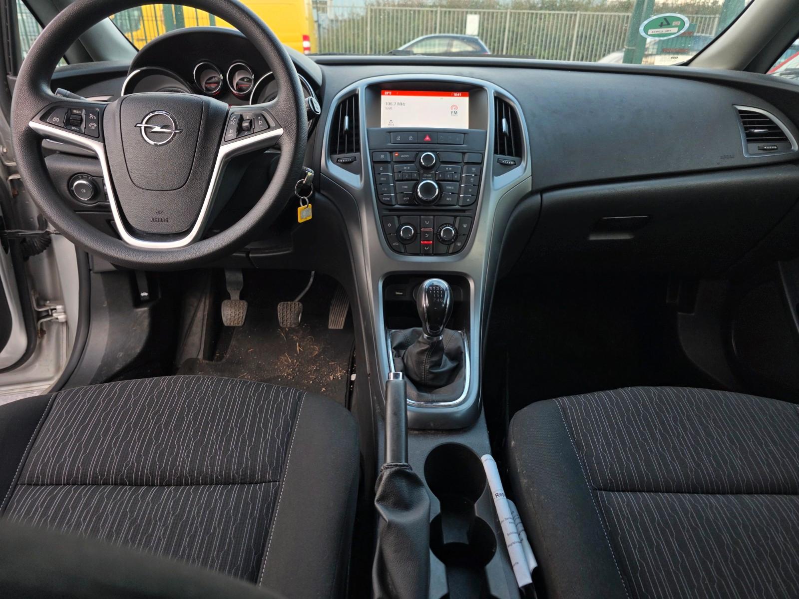 Opel Astra 2014 — photo 8