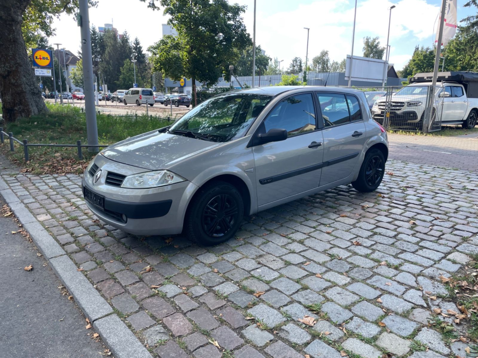 Fahrzeugabbildung Renault Megane II 1.4 Comfort Authentique*Klima*CD*