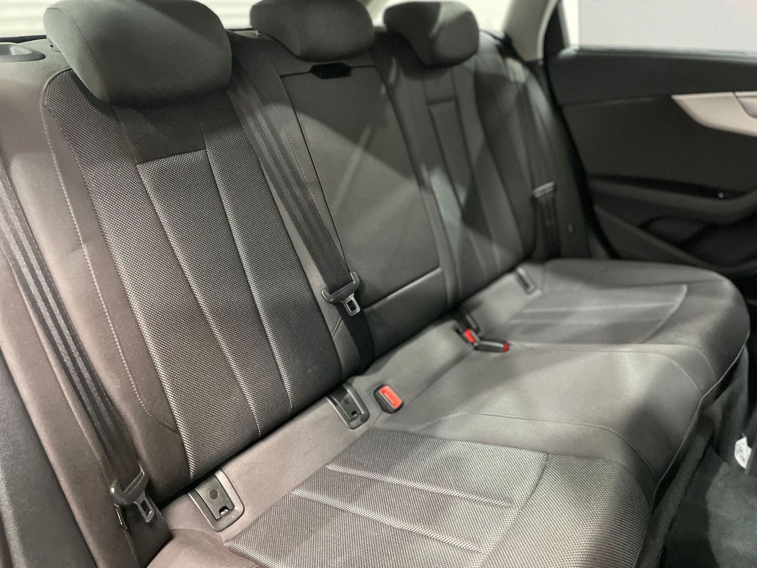 Fahrzeugabbildung Audi A4 35 TDI#Matrix#ACC#Spur#HeadUp#Ambiente#B&O