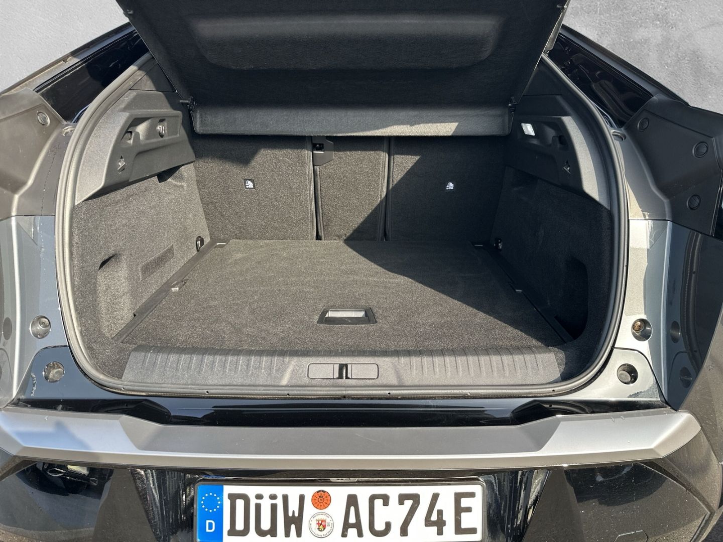 Fahrzeugabbildung Peugeot 3008 Dual-Elektromotor 325 Launch Edition Elektr