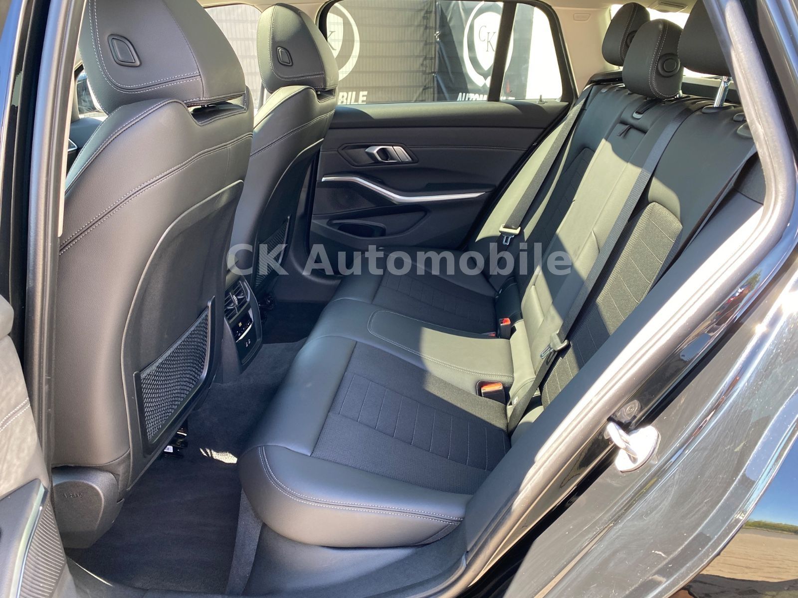 Fahrzeugabbildung BMW 320d xDrive Touring Sport-Line/Laser/Pano/Kamera
