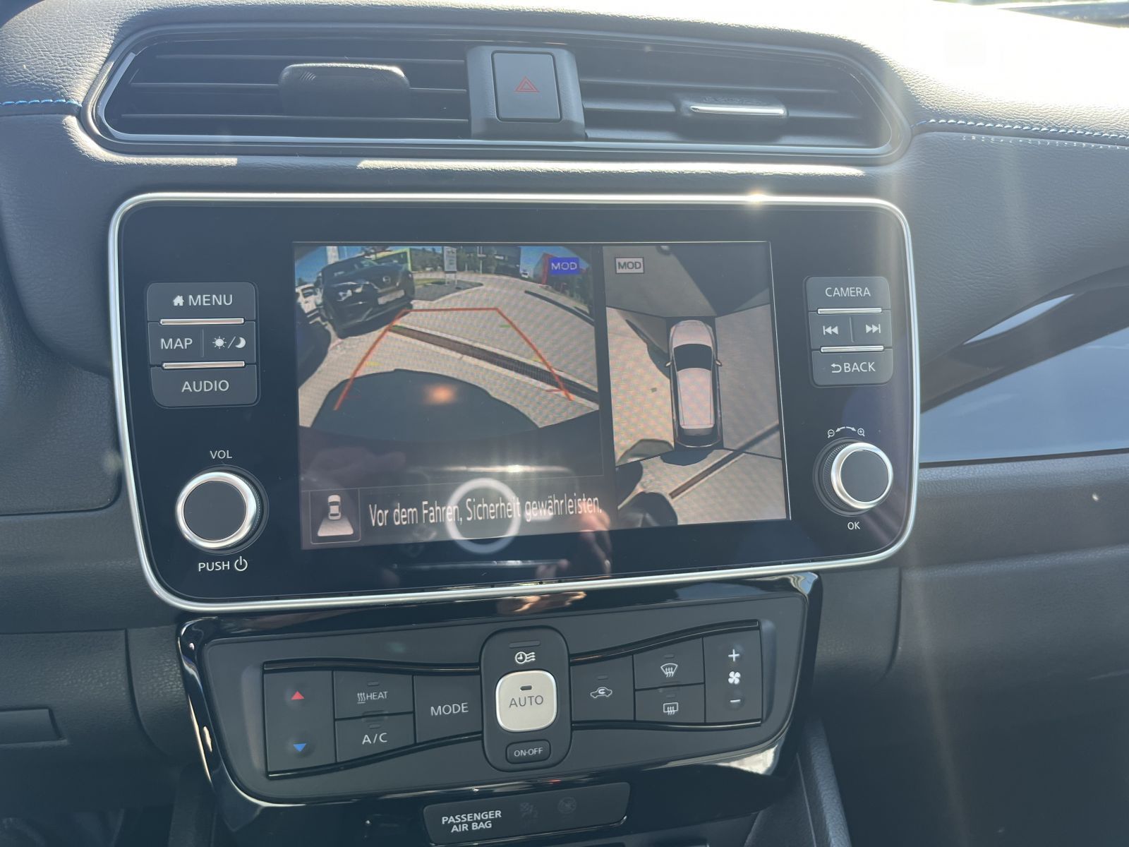 Fahrzeugabbildung Nissan Leaf 40KW/h Autom. - N-Con.; 360°Kamera;SOH95%
