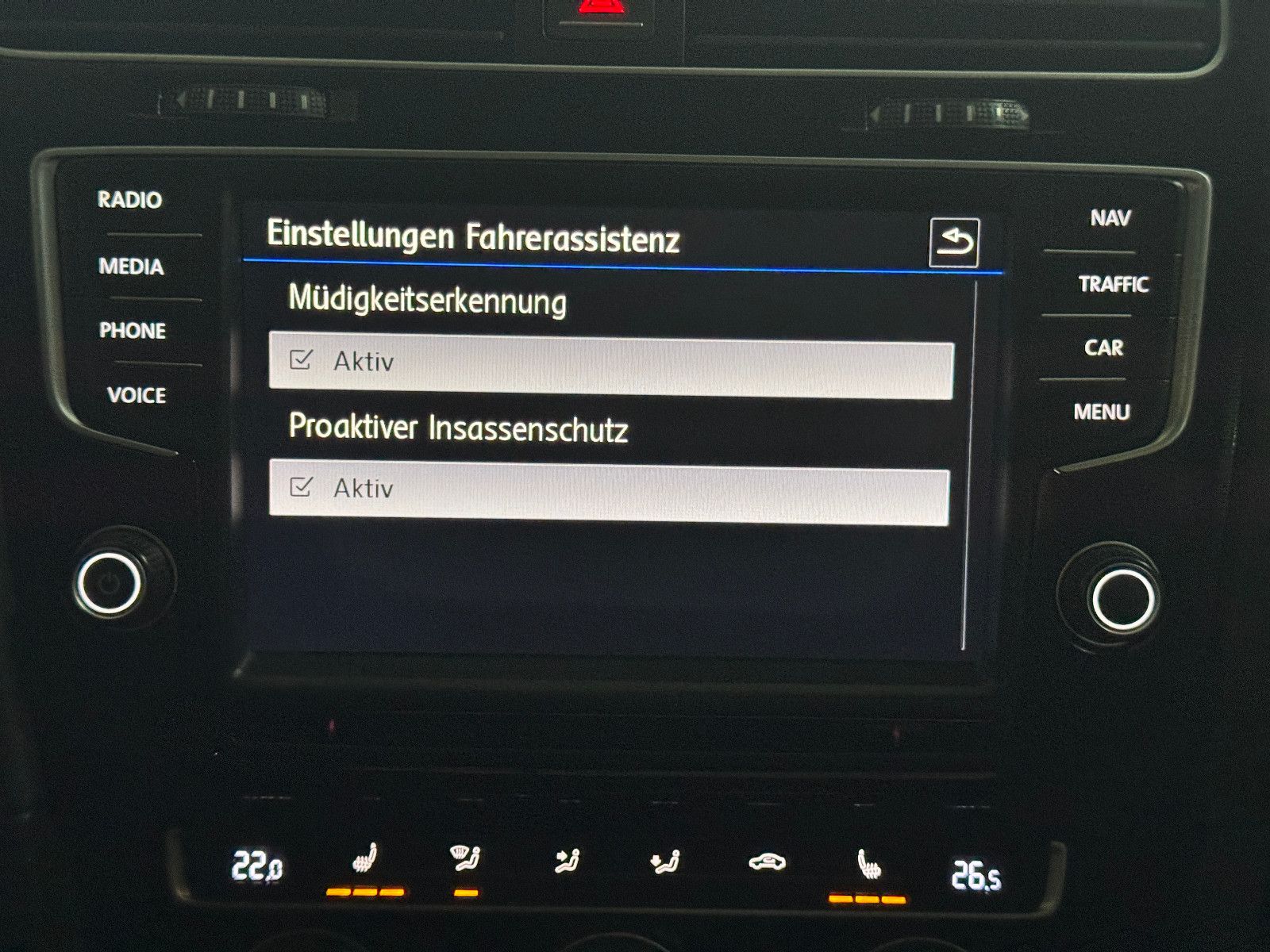 Fahrzeugabbildung Volkswagen Golf VII GTD DCC LED 1.HAND VW SCHECKHEFT EURO 6