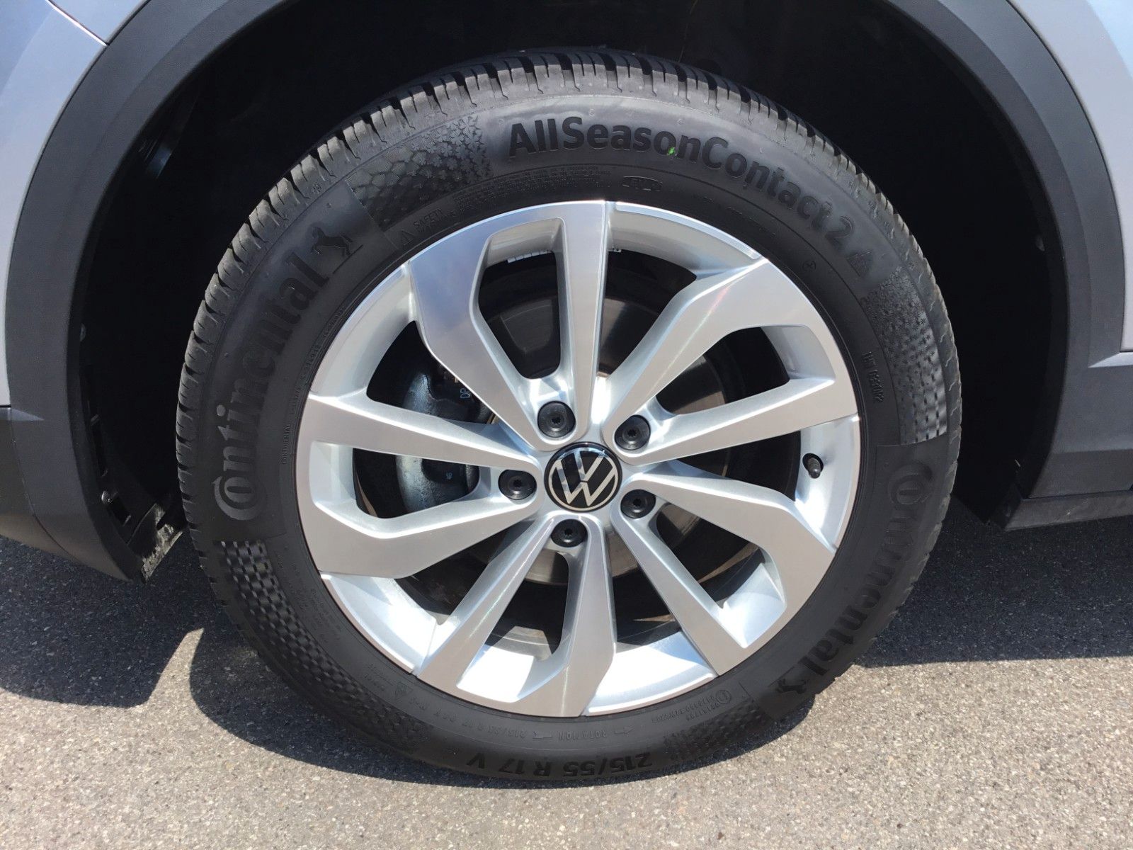 Fahrzeugabbildung Volkswagen T-Roc 1.5 TSI DSG Style+AHK+LED+ACC+17"+Kamera