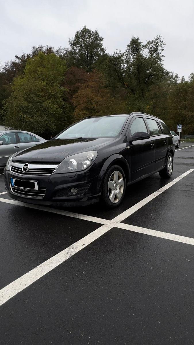 Opel Astra 2007 — rear view