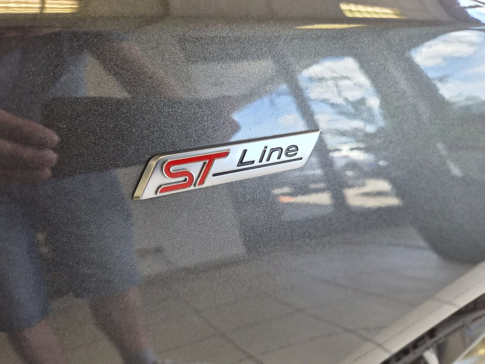 Fahrzeugabbildung Ford Focus Lim. ST-Line / NAVI / KAMERA /1. Hand