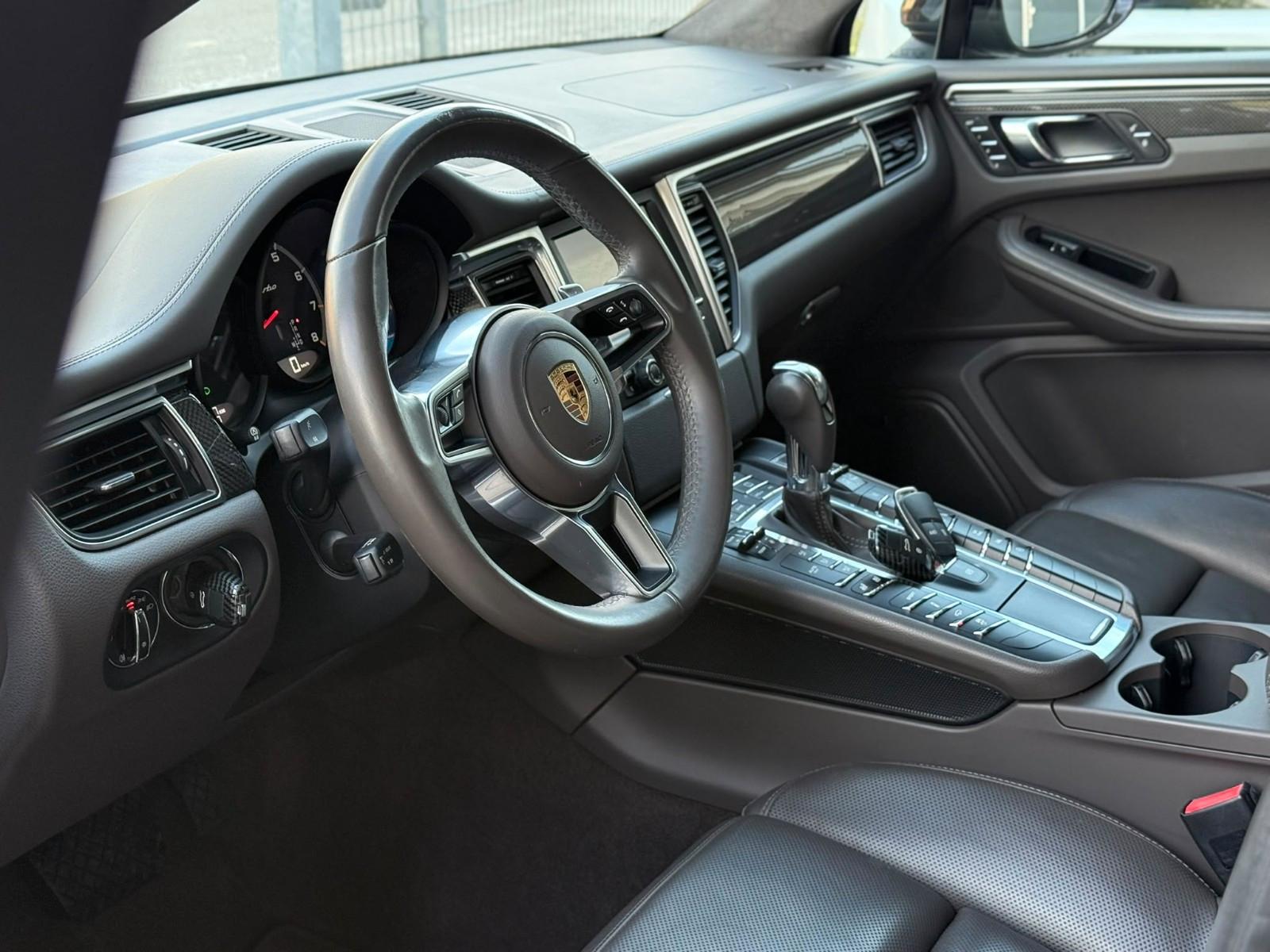 PORSCHE MACAN TURBO