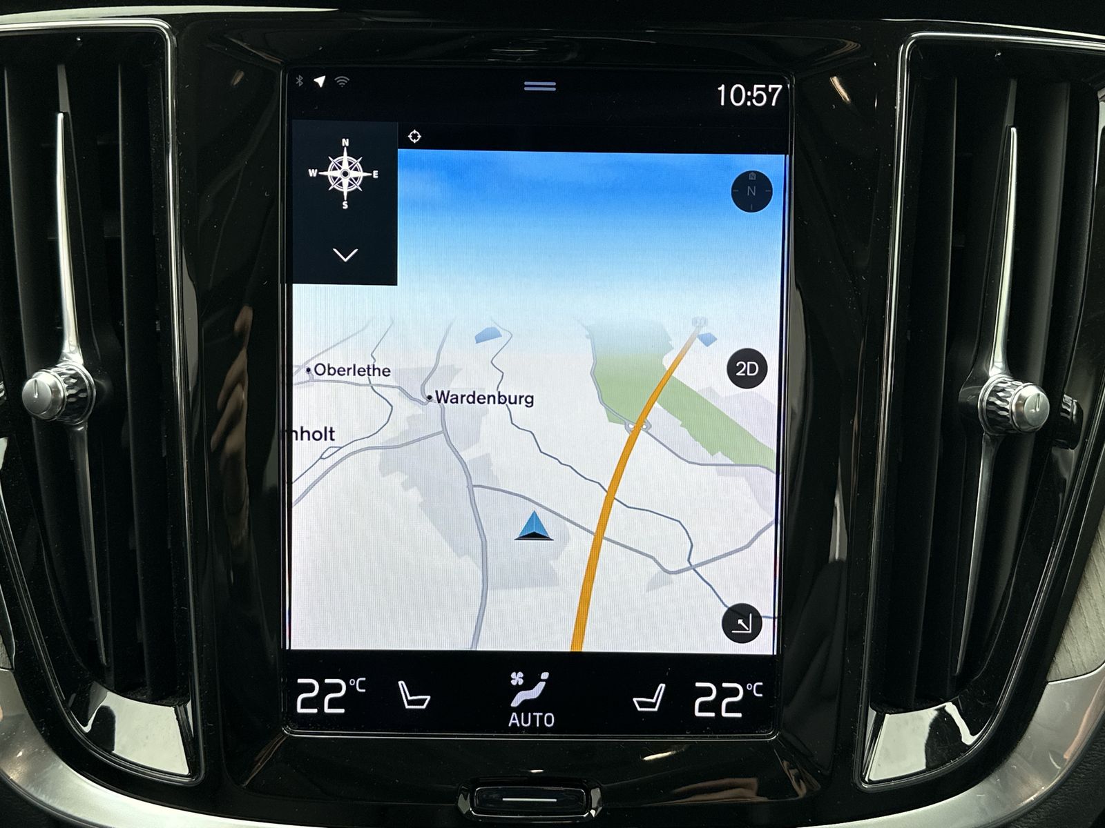 Fahrzeugabbildung Volvo V60 Inscription Plug-In Hybrid AWD NAV+LED+PANO