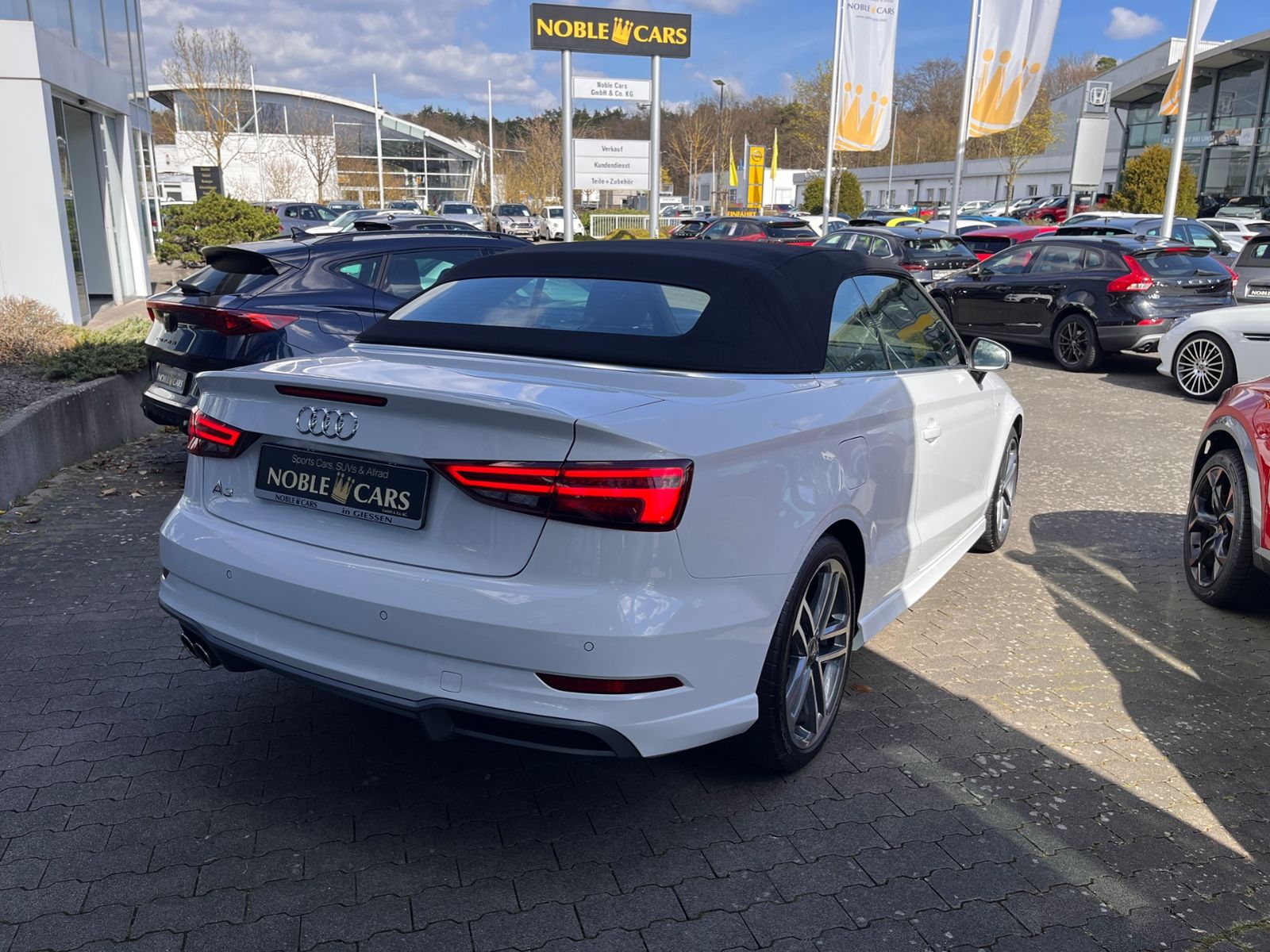 Fahrzeugabbildung Audi A3 Cabriolet 35 TFSI S line sport LED NAV PDC