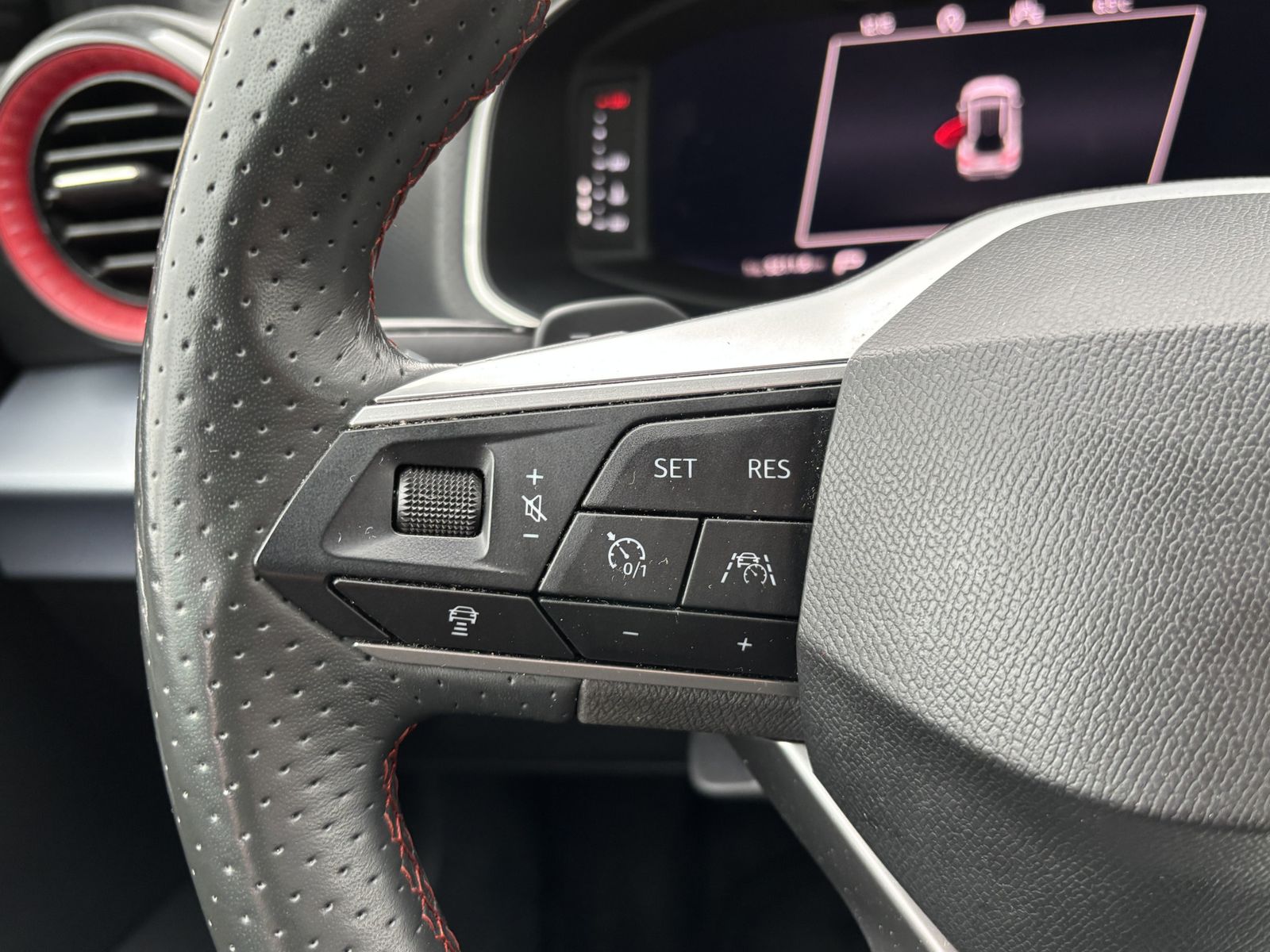 Fahrzeugabbildung SEAT Arona 1.5 TSI DSG FR Line-NAV-LED-KAMERA-VIRTUAL