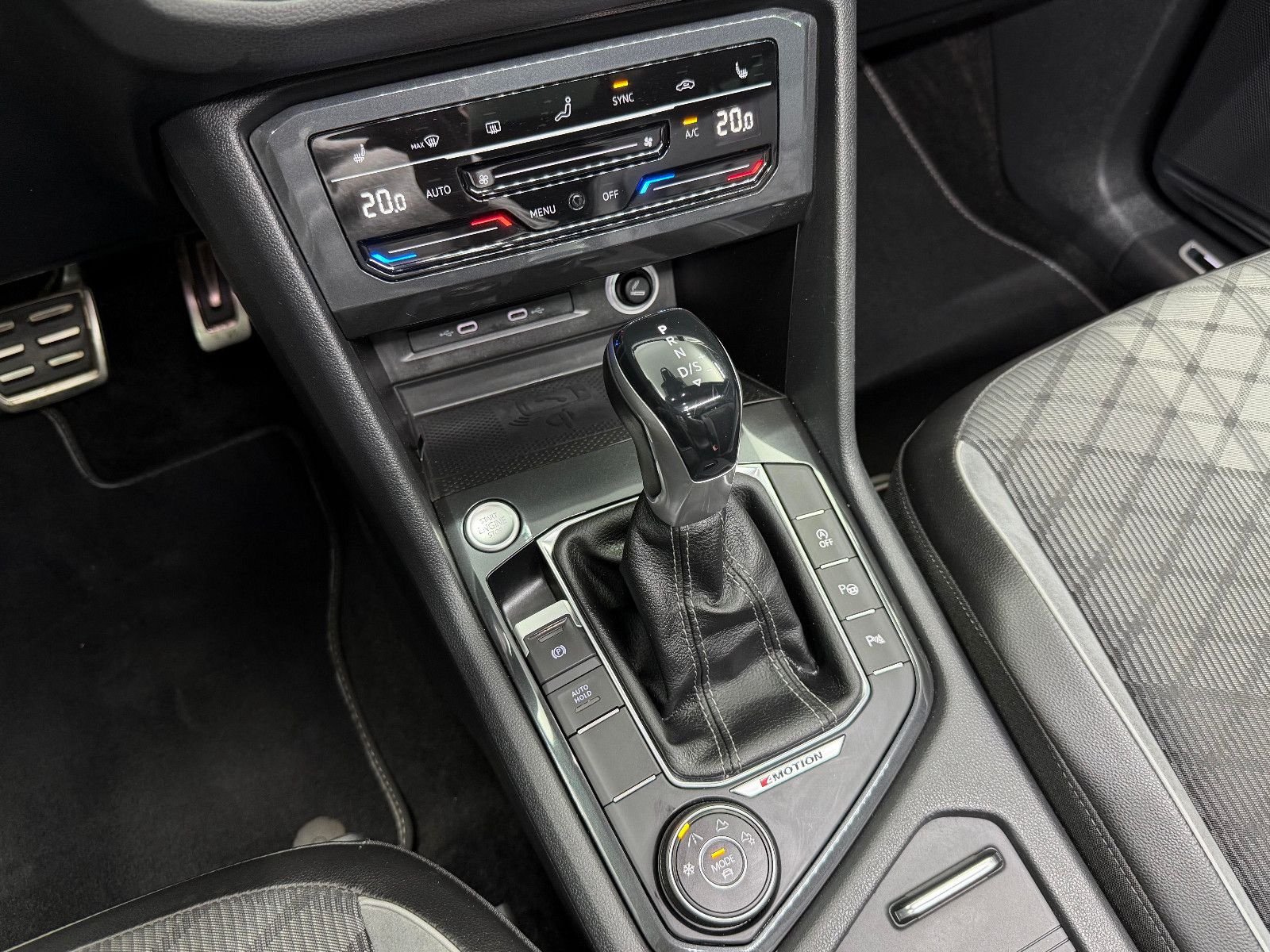 Fahrzeugabbildung Volkswagen Volkswagen Tiguan R-Line 4Motion|MATRIX|PANO|AHK