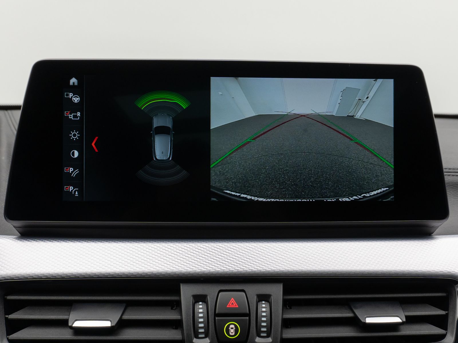 Fahrzeugabbildung BMW X2 xD25e M Sport HUD DAB Kamera Alarm Panorama