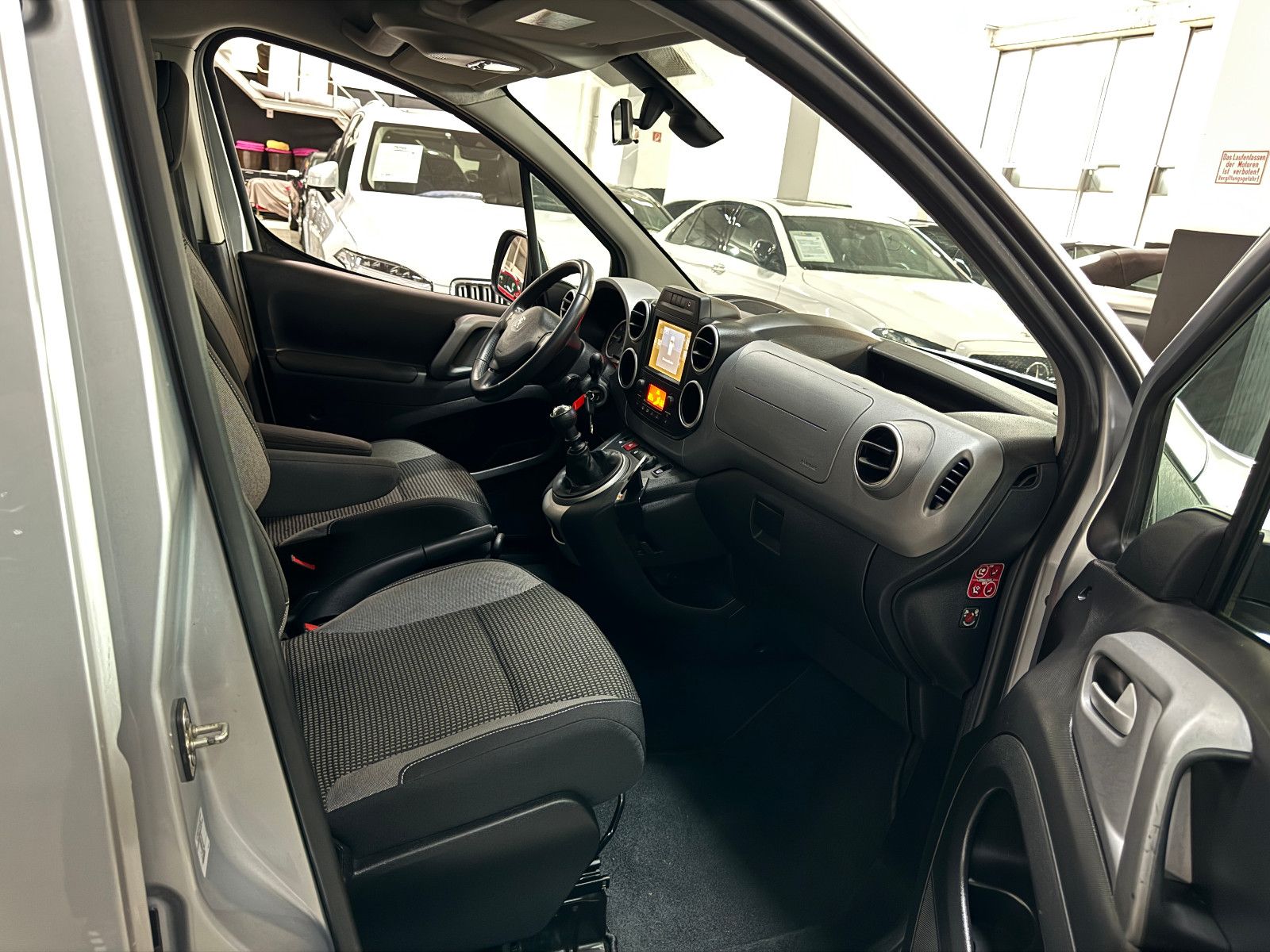 Fahrzeugabbildung Peugeot Partner Tepee 1.6 HDI ALLURE PDC SHZ KLIMA 2HAND