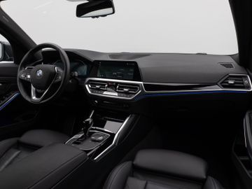 Fahrzeugabbildung BMW 320d Tour Sport Line AHK Standheizung LaserLicht