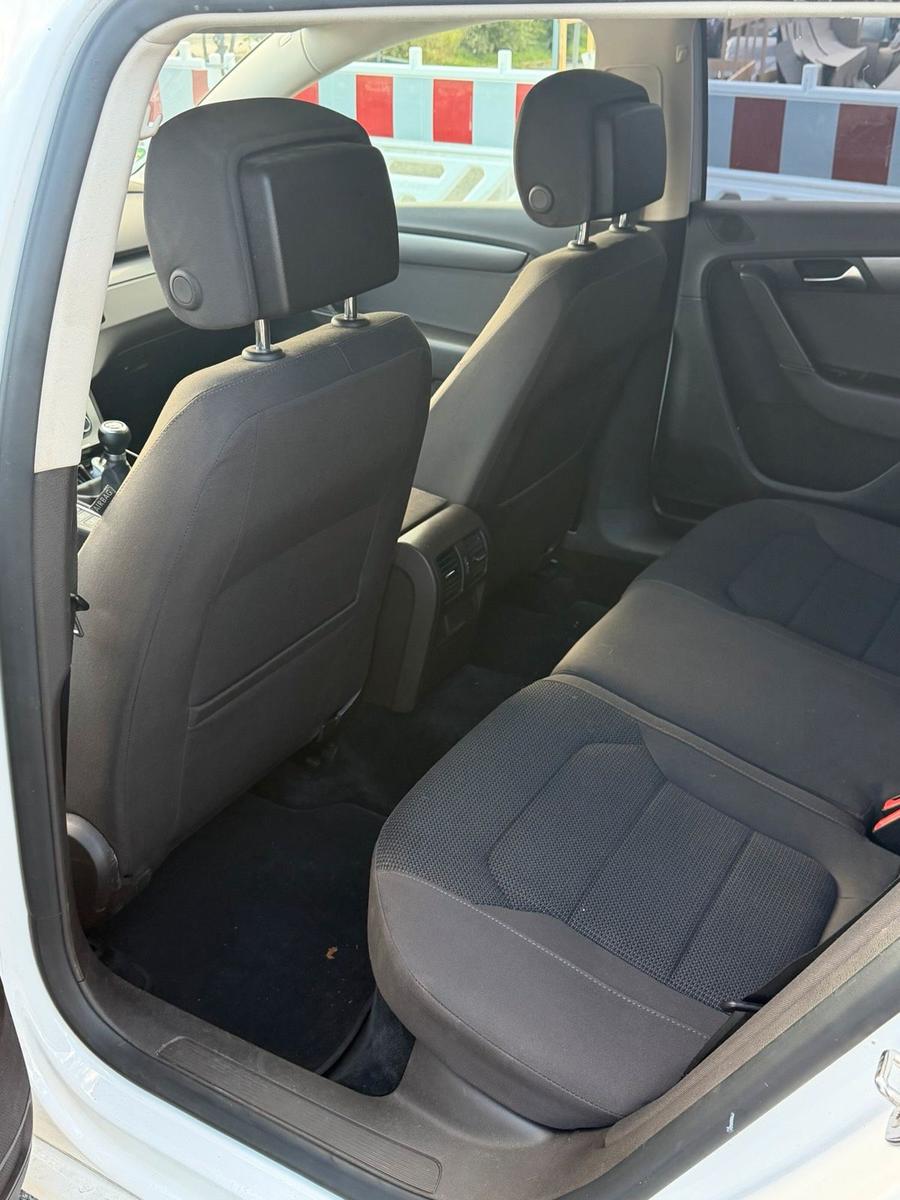 Volkswagen Passat 2011 — photo 6