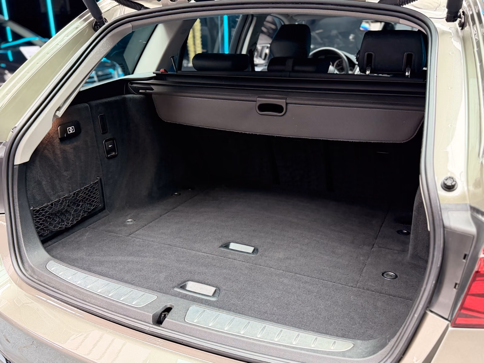 BMW 320 3 Touring 320 i xDrive Luxury Line/Volleder/