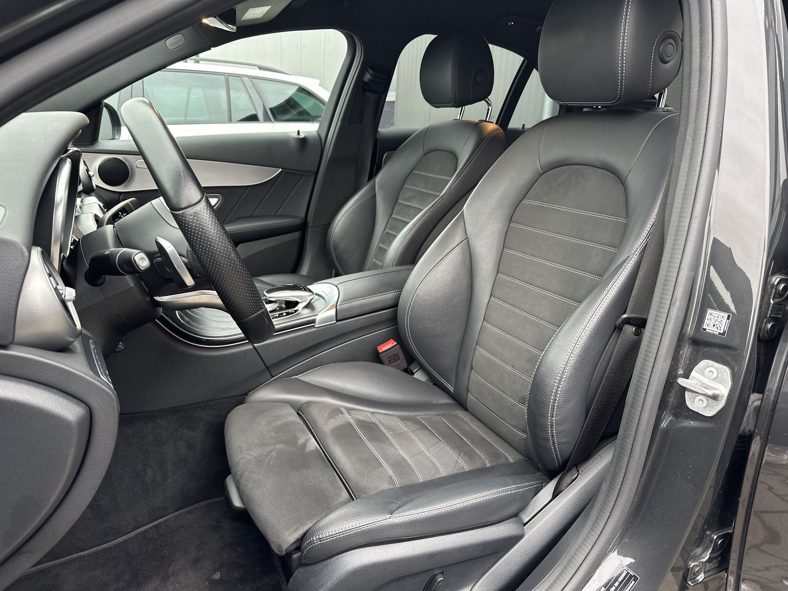 Fahrzeugabbildung Mercedes-Benz C 300e AMG-Line NAV+LED+CARPLAY+WIDESCREEN+DAB