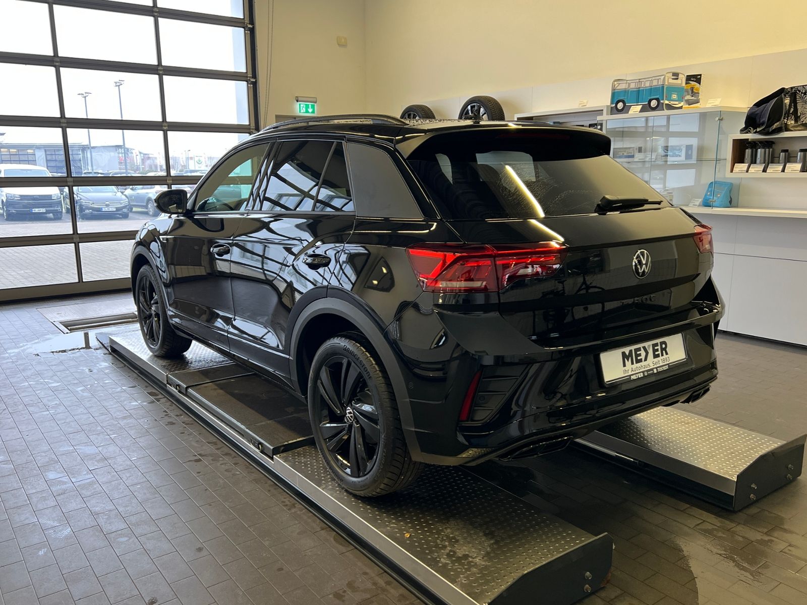 Fahrzeugabbildung Volkswagen T-Roc R-Line 1.5 TSI DSG *Black Style,AHK,Navi*