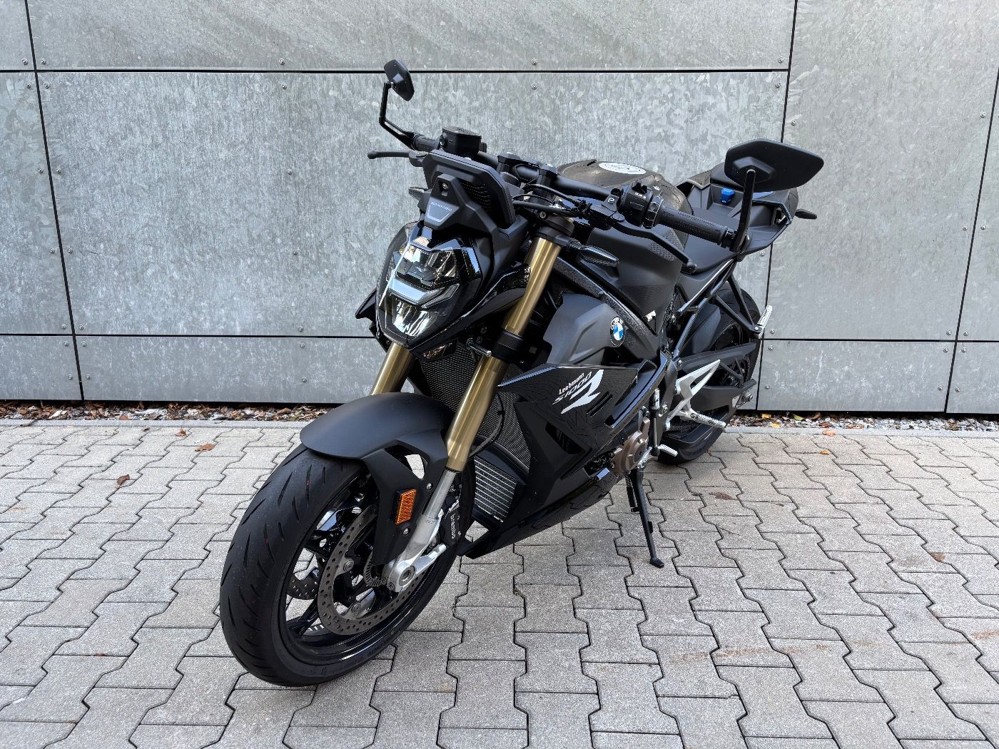 Fahrzeugabbildung BMW S 1000 R Komfortpaket, Dynamikpaket Lenkerendspi