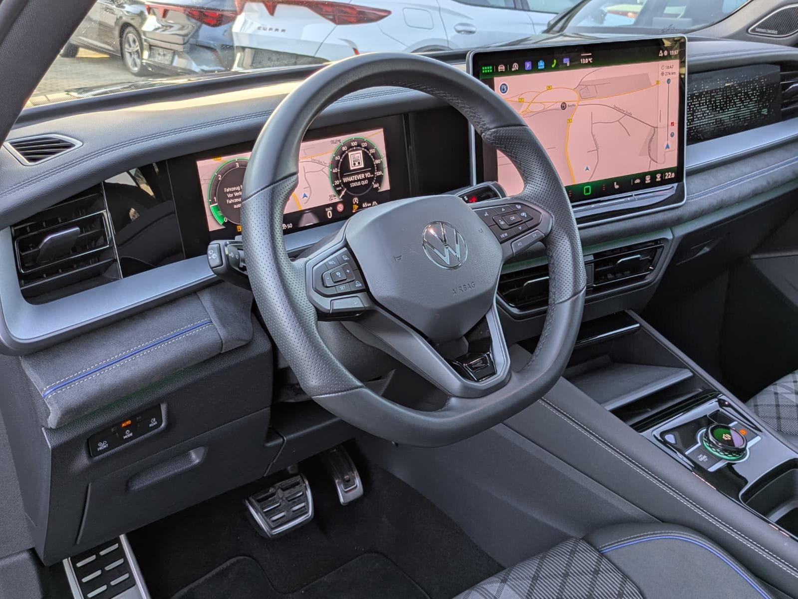 Fahrzeugabbildung Volkswagen Tayron 2.0 TDI 4M R-Line BLACK*7Si*MATRIX*PANO