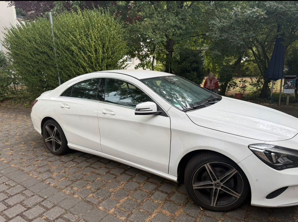 Image of Mercedes-Benz CLA 200