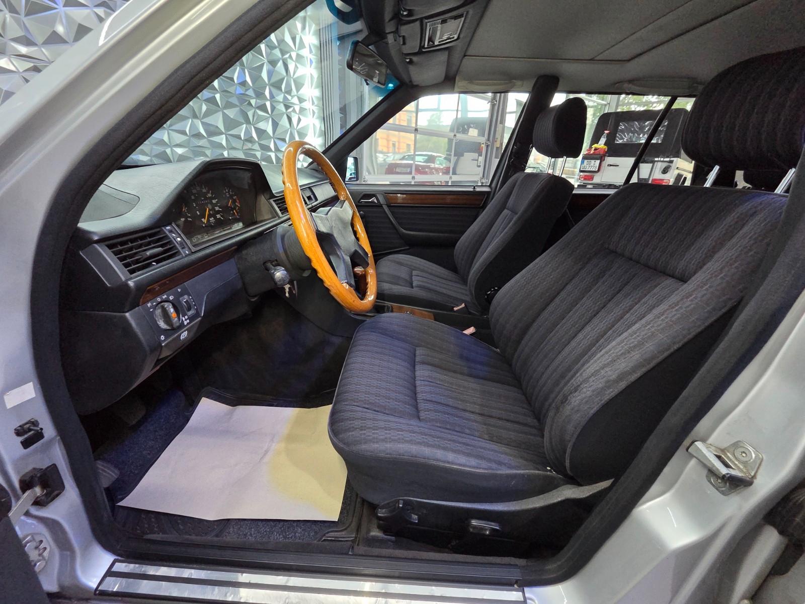 MERCEDES-BENZ E 230 TE BREAK W124 132 ch BVM 1ère MAIN - ATTELAGE - TOIT OUVRANT - 224240 km