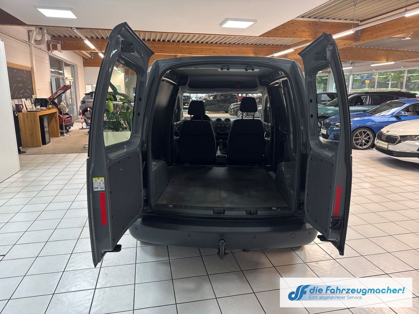 Fahrzeugabbildung Volkswagen Caddy Kasten EcoProfi AHK PDC Klima *EXPORT