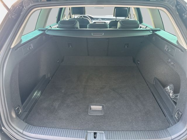 Passat Variant 1.5 TSI Elegance LED+AHK+PANO+RFK