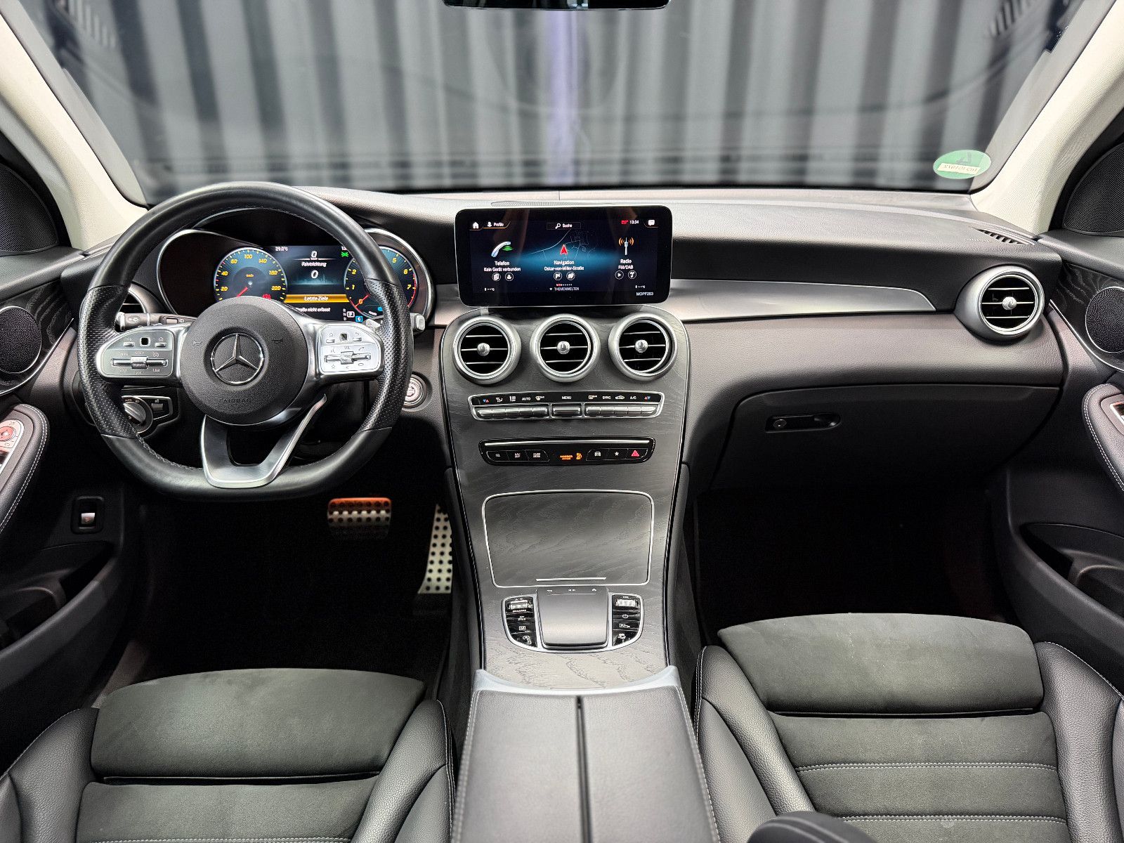 Fahrzeugabbildung Mercedes-Benz GLC 200 4Matic|AUTOMATIK|AMG-LINE|DIGI-TACHO|AHK
