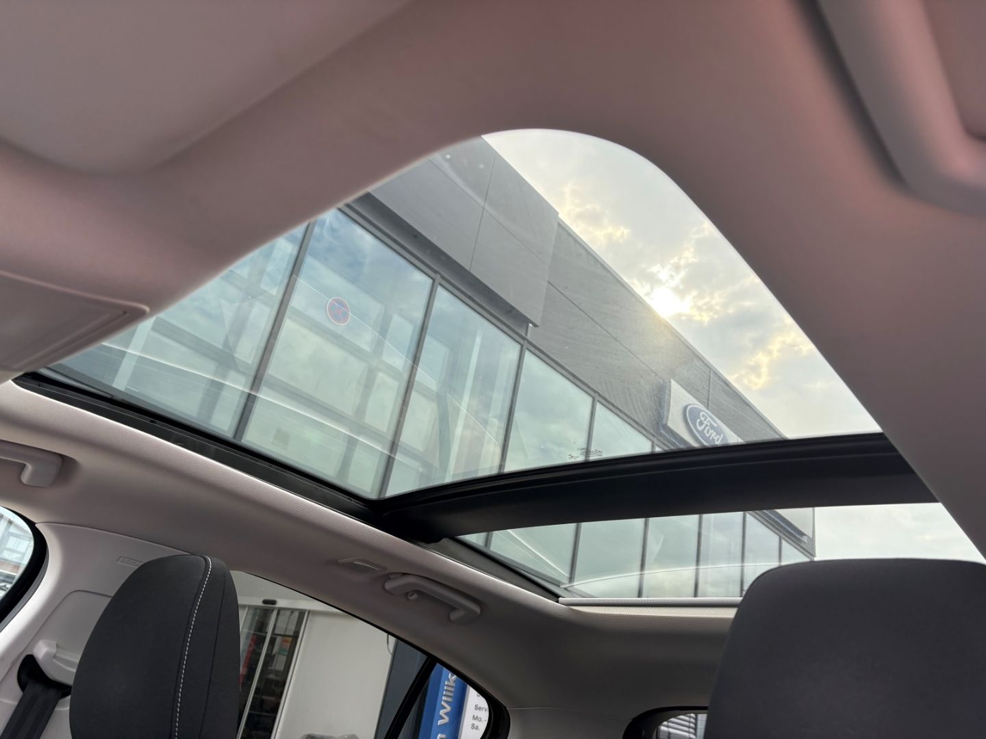 Fahrzeugabbildung Ford Focus Titanium Kamera Schiebedach LED SHZ PDC