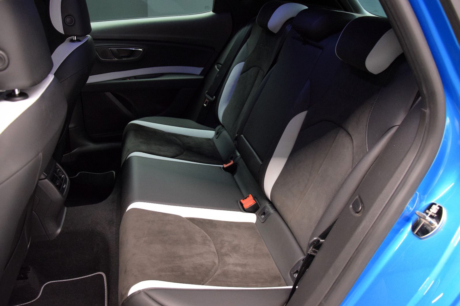 Fahrzeugabbildung SEAT Leon Cupra 290 Dynamic-Paket Sonderlackierung