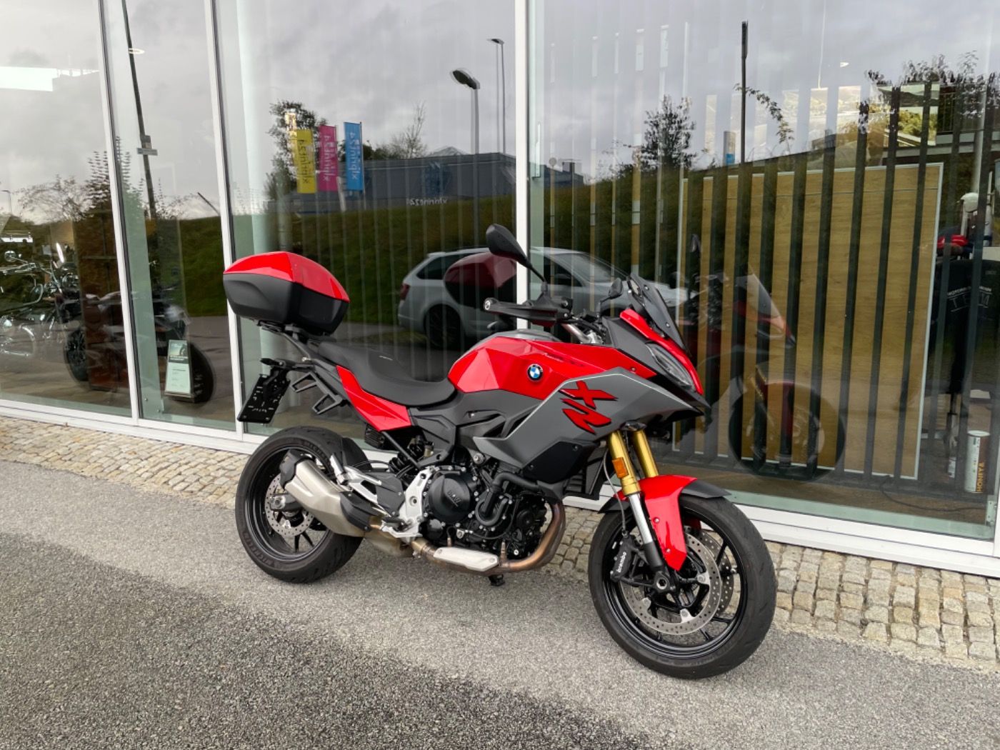 Fahrzeugabbildung BMW F 900 XR super Ausstattung mit Tieferlegung aus