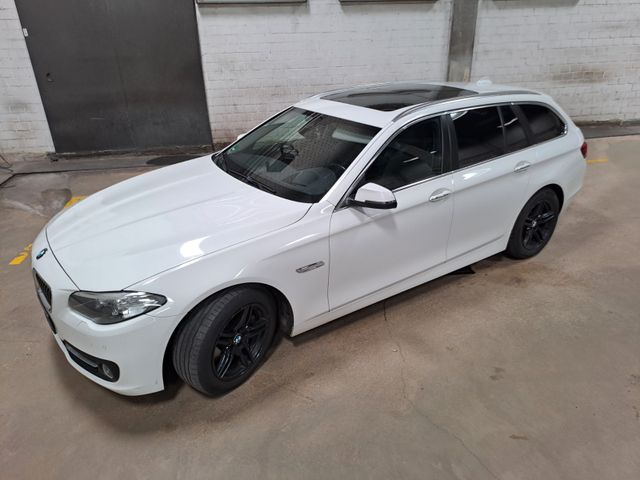 BMW 530d xDrive Touring A Luxury Line Luxury Line