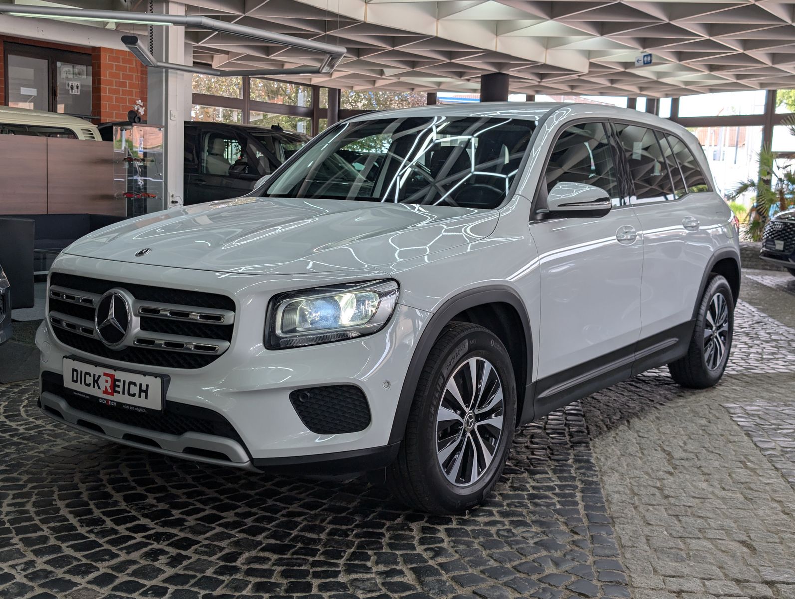 Fahrzeugabbildung Mercedes-Benz GLB 220 d MBUX LEDER VIRT APP KAM LED SHZ ALU