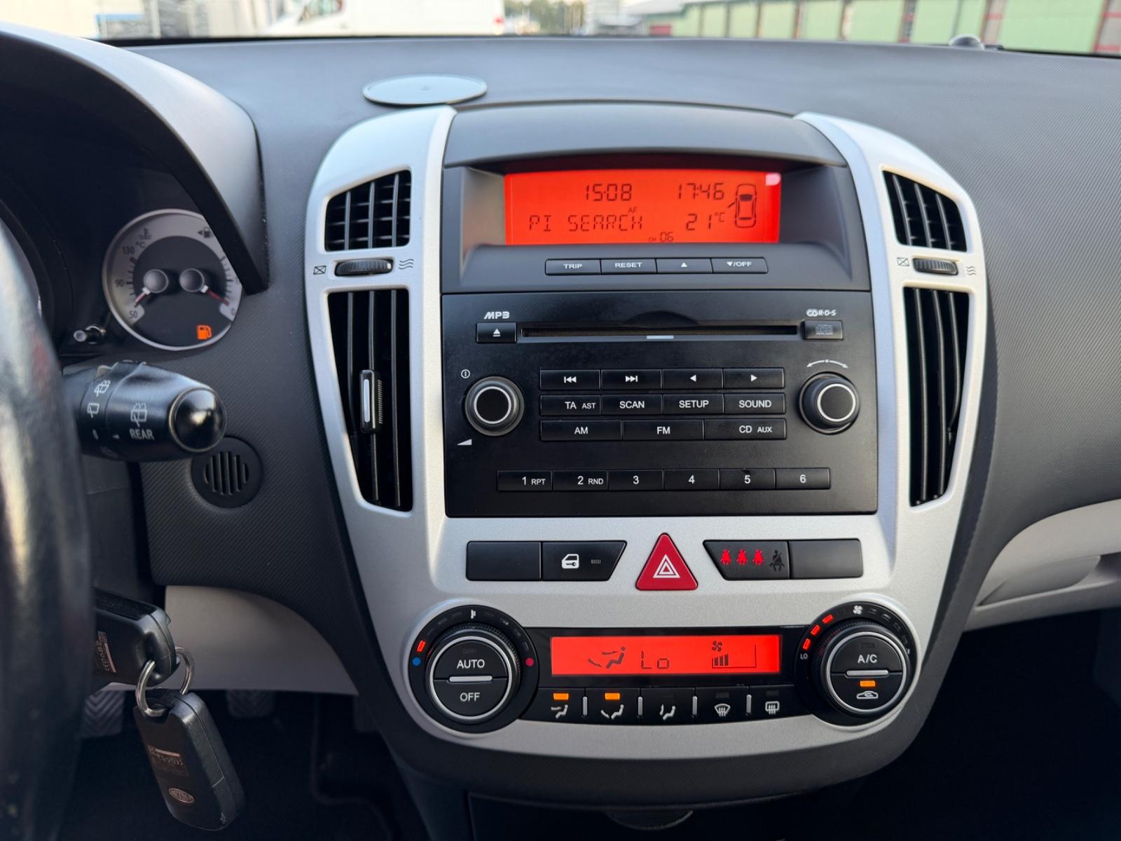 Kia ANDERE Ceed Sportswagon EX