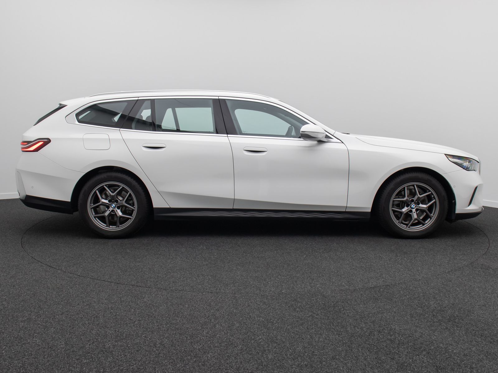 Fahrzeugabbildung BMW 520d Alarm DAB Kamera DigiKey Sport Leder 18Zoll