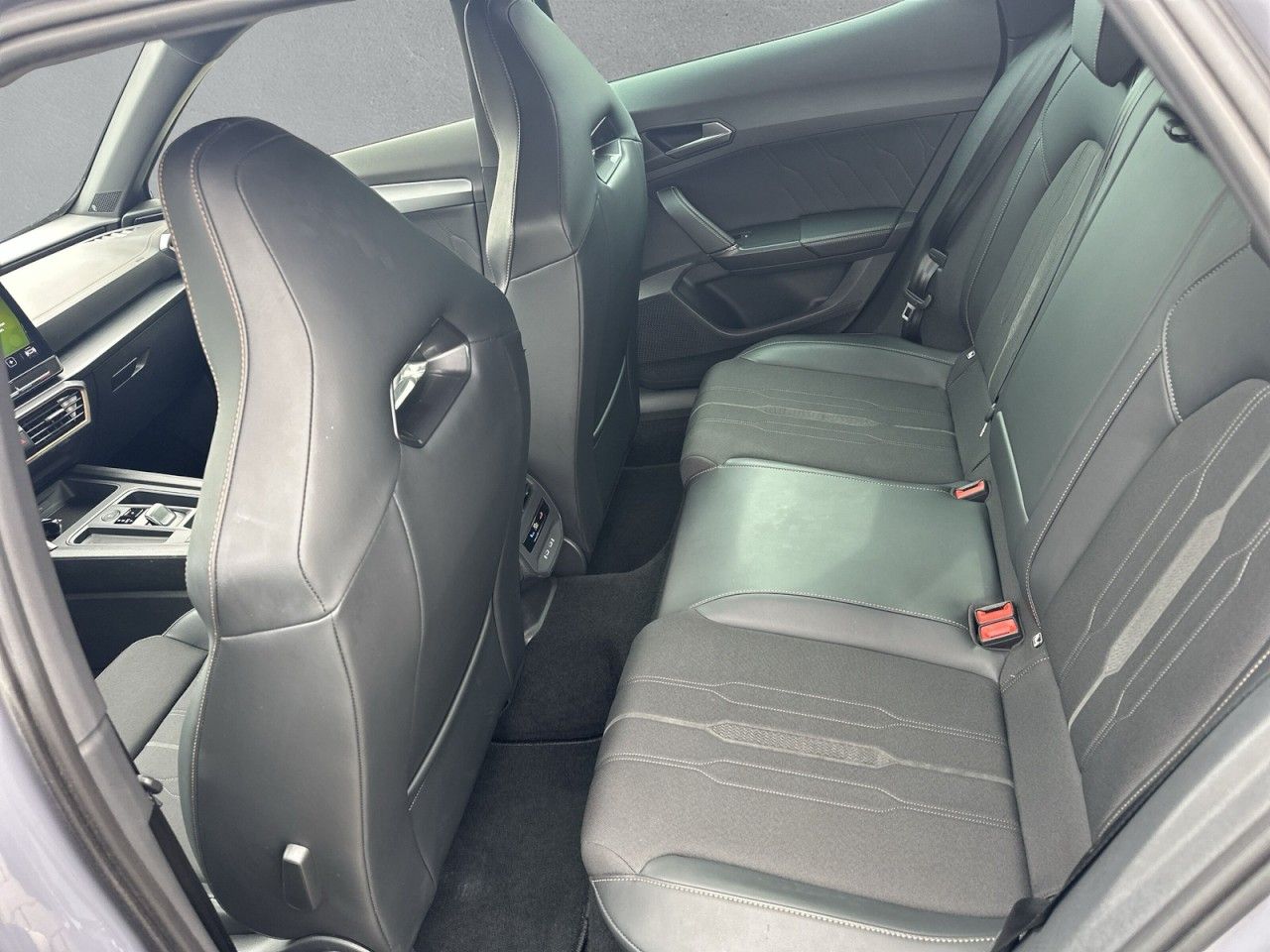 Fahrzeugabbildung CUPRA Formentor VZ 2.0 TSI 4Drive 310 PS DSG*Beats* - mit KI generiert/bearbeitet